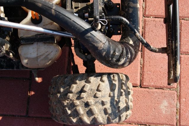 Monsterreifen und Banane